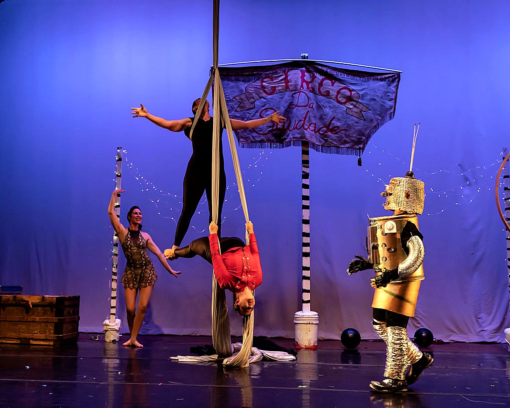 A Soul Penny Circus performer on stage